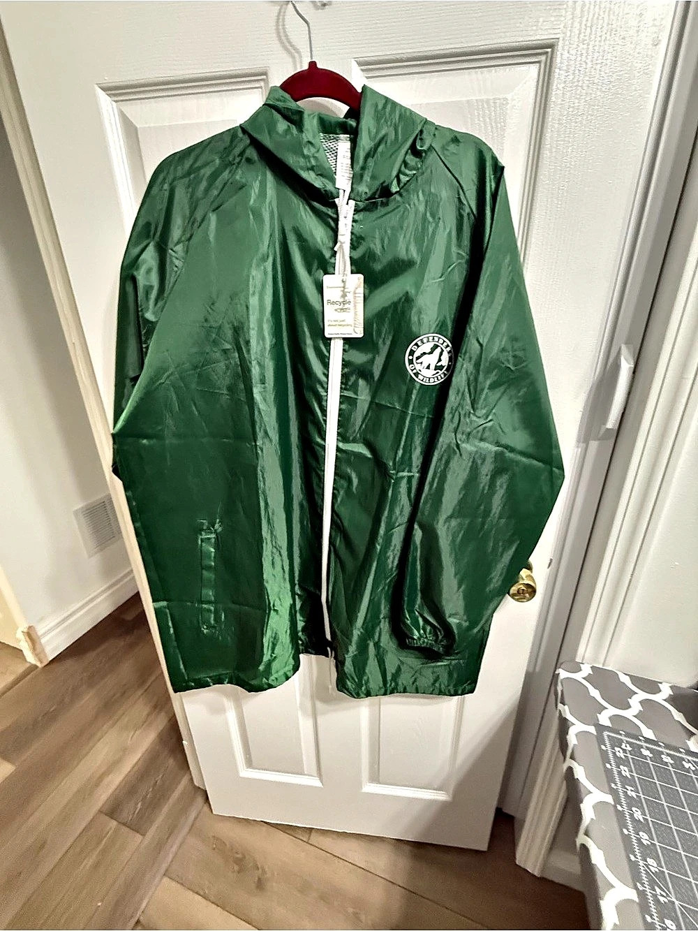 Defenders of Wildlife Rain Jacket Green Windbreaker Wolf Logo Mens XL OSFM